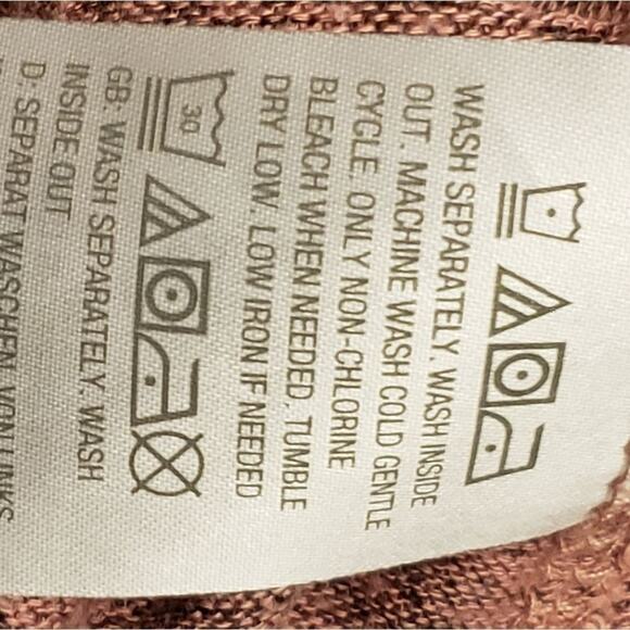 Any body pink sweater excellent condition size 1X‎ soft and cozy - Picture 6 of 9